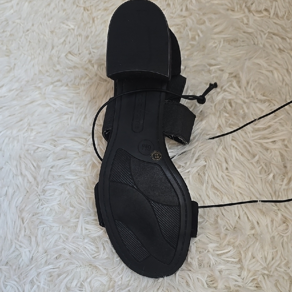 Liz Claiborne Women's Black Sandals - Picture 3 of 4